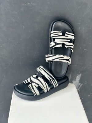  16-008 Zebra leather pony 